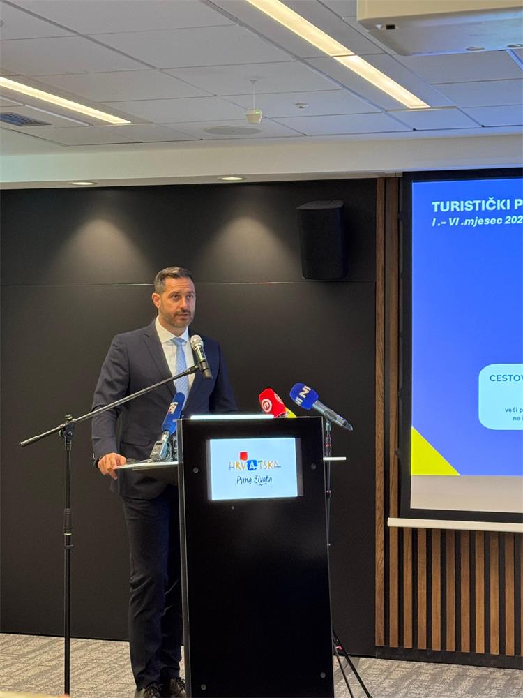 Slika /1_A_fotke_vijesti/Tonci Glavina_Predstavljanje rezultata.jpeg